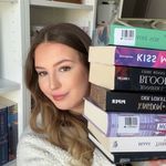 Sarah - @mrs.sarapara.reads - Instagram