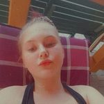 sarah-michelle storck - @idk_sarah_halt_12 - Instagram