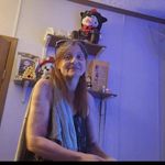 Sarah Batts - @sarah.batts.3 - Instagram