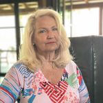 Sarah Bracey - @sarah.bracey.520 - Instagram