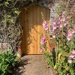 Sarah Bracey - @chalk_hill_shepherds_hut - Instagram