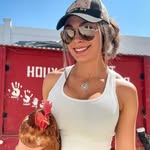 Sarah Houx - @sarahmhoux - Instagram