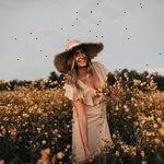 Sara Motsinger - @mir_mirswor.rld - Instagram