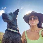 Sar and wolf - @sarah.mudge - Instagram