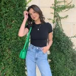Sarah Neumann - @hollaitssarah - Instagram