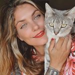 Sarah Viault - @sarahviault - Instagram