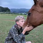 Sarah Wardle - @sarah.wardle.56 - Instagram