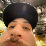Sasha de Robles - @dwarf.chicken - Instagram