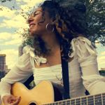 Sandra Small - @sandrasmallmusic - Instagram