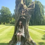 Scarlett Bond - Facebook