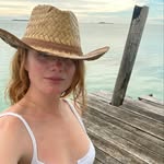 Scarlet Hunter - @scarlethunter - Instagram