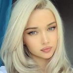 Scarlet White - Facebook