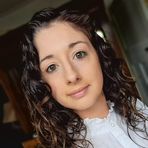 Scarlett Strong - Facebook