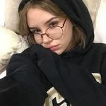 @selena._becker - Instagram