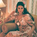 Selena Gomez - @selenaclassicbeauty - Instagram