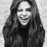 Selena Gill - @selena.gill41 - Instagram