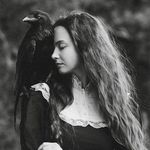 Selena Riddle - @queen.of.ravens - Instagram