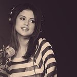 Julie Santiago - @selenarocks._.456 - Instagram