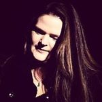Sharon Lawless - @tianna_beautyrooms - Instagram