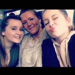 👩‍👧‍👧🍷💃🏼🤗✨ - @sharonsquires_ - Instagram