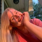 Shelby Dutton - @closet_shelbs - Instagram