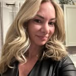 Shellie Davis - @the.bomb.shells - Instagram