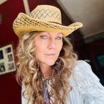 Silvia Powell Davis - @trailerhippiesil.glow - Instagram