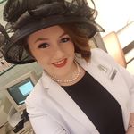 Sophie Lyons - @sophie_at_clinique - Instagram