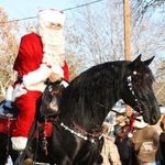 Stacey Tuttle - @howsantagothishorse - Instagram
