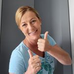 Stéphanie Eccleston-Peters - @steph_is_recommending4u - Instagram