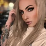 Stephanie Hutton - @ikoniclyinked - Instagram