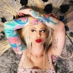 Stephanie Hutton - @ikoniclypoked - Instagram