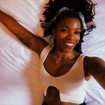 Stephanie Earley - @stephaniemucha - Instagram