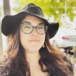 Stephanie Sicard - @coffee_cats_academia - Instagram