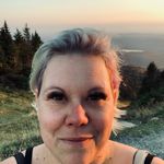 Stephanie Simard - @nanie_medium - Instagram