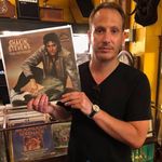 Stephen Hull - @everydaystreetheart - Instagram