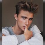 Stephen - @stephen_reader02 - Instagram