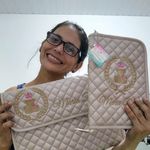 Sue Brandão / Bolsas Maternidade - @suebrandaoatelie - Instagram