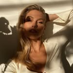 𝕊𝕦𝕫𝕒𝕟𝕟𝕒 𝕄𝕒𝕣𝕥𝕚𝕟𝕤 𝕎𝕒𝕝𝕜𝕖𝕣 - @suzz.iew - Instagram