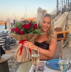 Elle Cooney - Facebook
