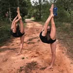 Sydney(14) & Courtney(13) - @s.dance.c - Instagram