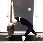 Sydney Johnston - Yoga Teacher - @sydneyjohnstonyoga - Instagram