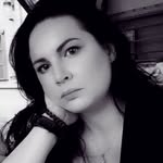 Sylvia Lyons - @thedesigningdamsel - Instagram