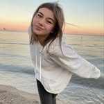 𝖲𝗂𝗅𝗏𝗂𝖺 Ț𝗎ș𝖼ă - @sylvia_tusca - Instagram