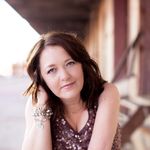 Tammy Damore / Stylist - @cultivatingoilsinmyhome - Instagram