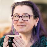 Tanja Gardner - @booksandbrewswithtanja - Instagram