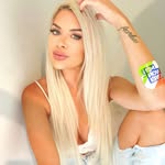 @_tarynevans - Instagram