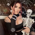 Taryn Logan - @thetoxicfeline - Instagram
