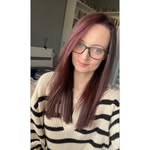 Tasha - @tashas.bookcase - Instagram