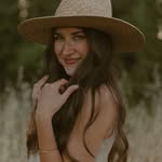 taylor beagle - @drab.to.dreamy - Instagram